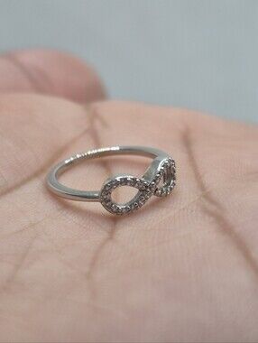 .925 Sterling Silver Elegant Girl's Infinity Design Ring, Jewelry  Brand new
